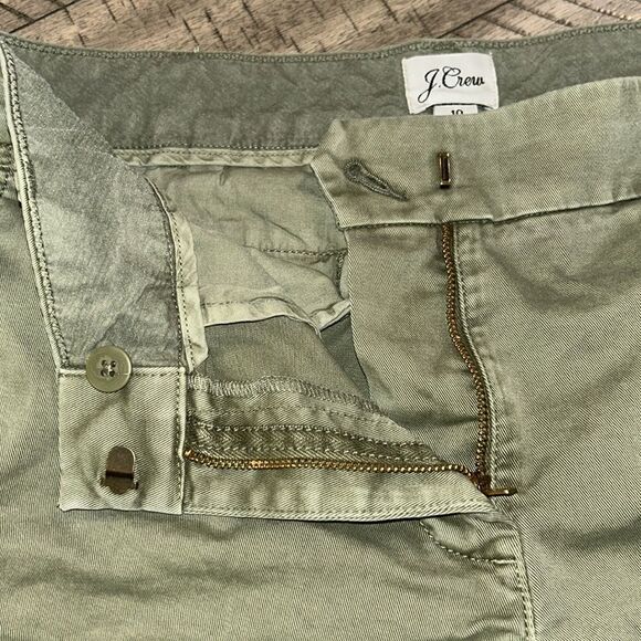 J Crew Travel 🧳 Shorts 🩳 4 Pockets for your gear ⚙️💴💳💄Sanitized & sealed! - Picture 14 of 17